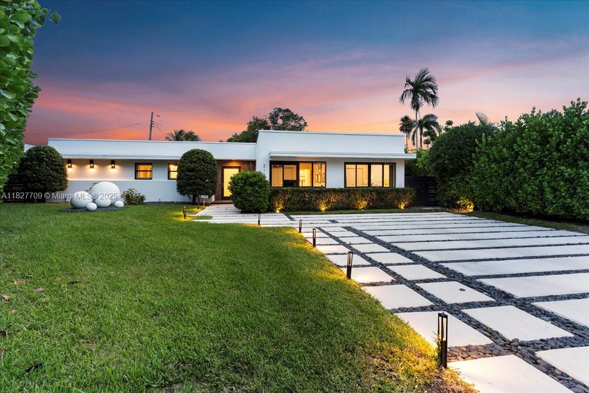 2180 Alamanda Dr North Miami, FL 33181