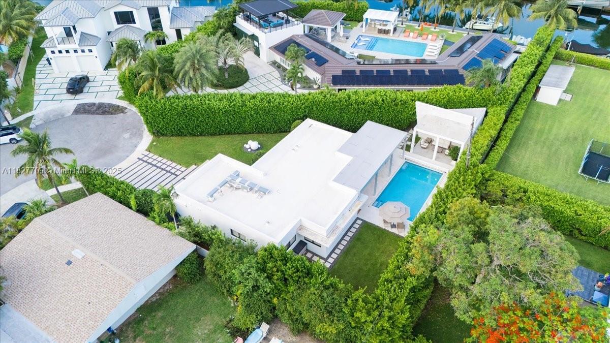 2180 Alamanda Dr North Miami, FL 33181