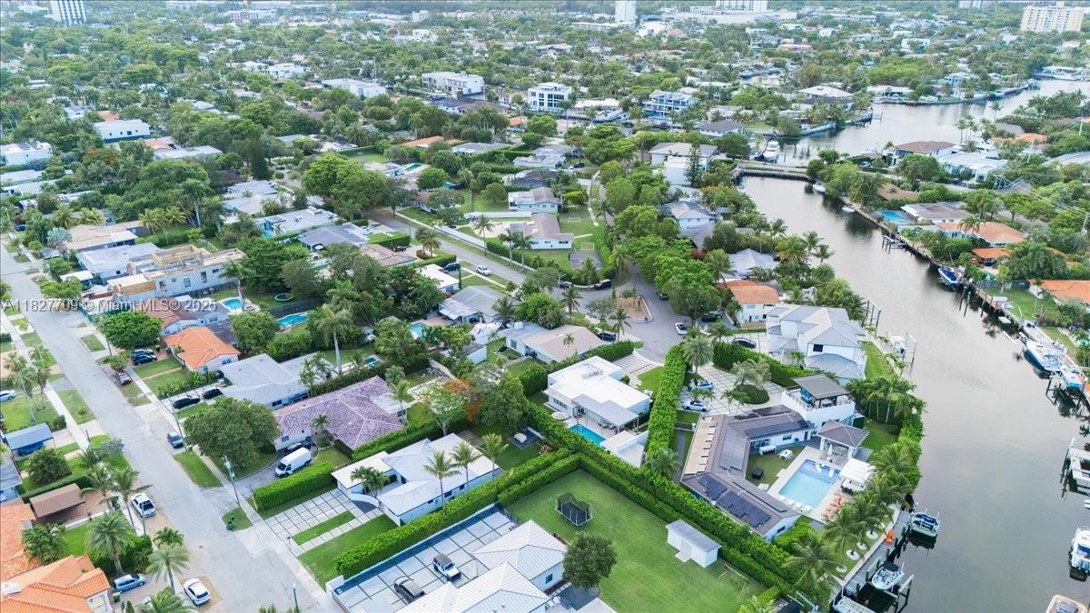 2180 Alamanda Dr North Miami, FL 33181