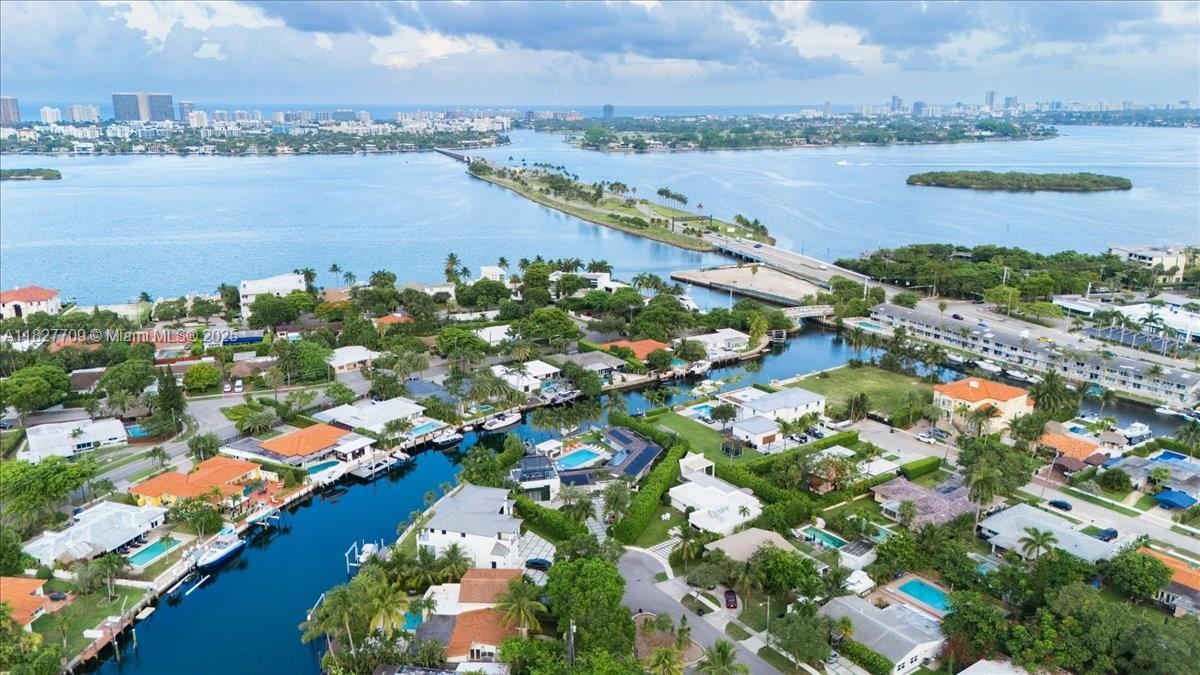 2180 Alamanda Dr North Miami, FL 33181