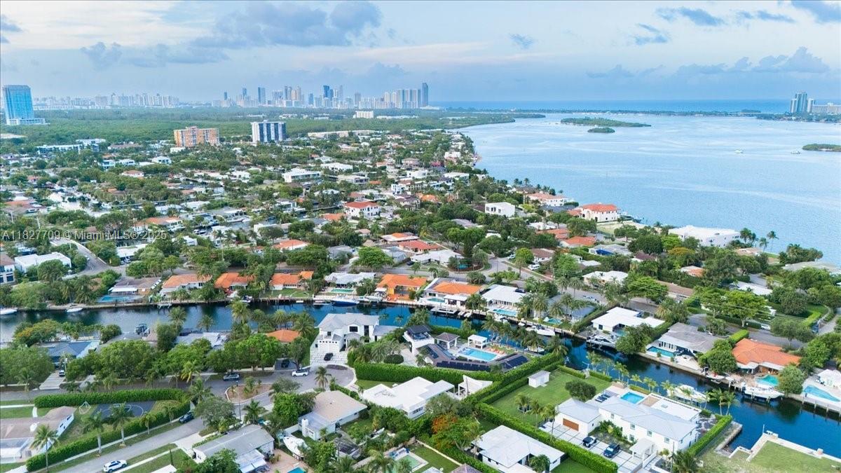 2180 Alamanda Dr North Miami, FL 33181