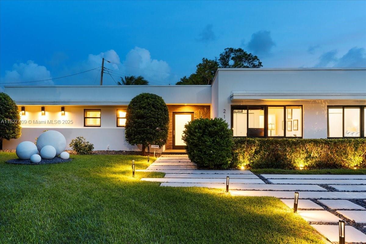 2180 Alamanda Dr North Miami, FL 33181