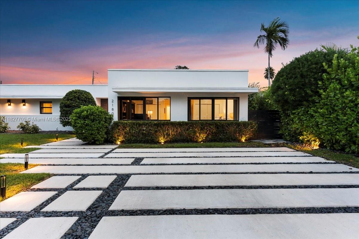 2180 Alamanda Dr North Miami, FL 33181