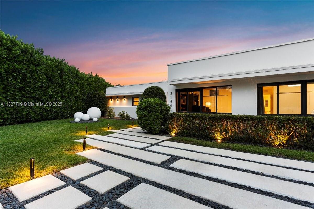 2180 Alamanda Dr North Miami, FL 33181