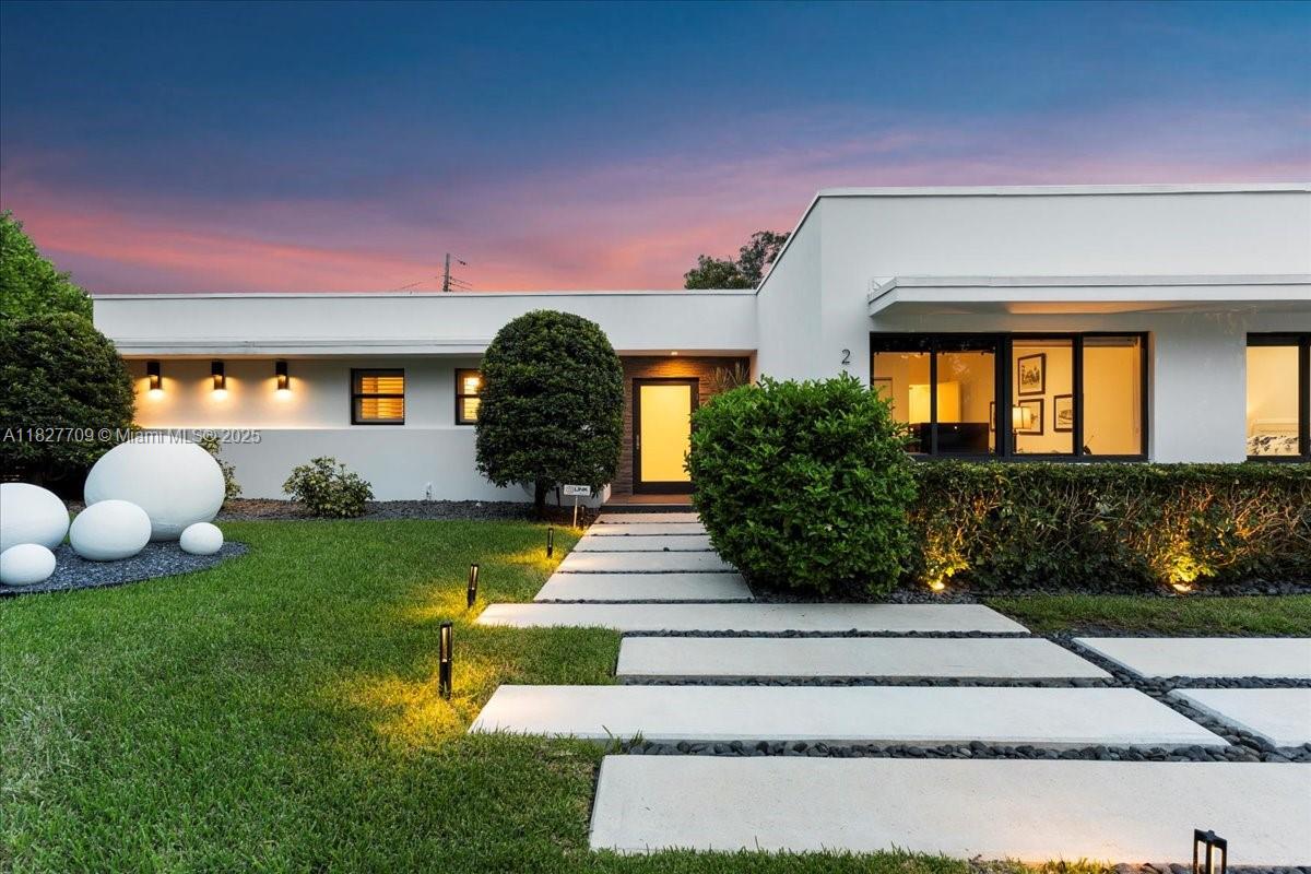 2180 Alamanda Dr North Miami, FL 33181