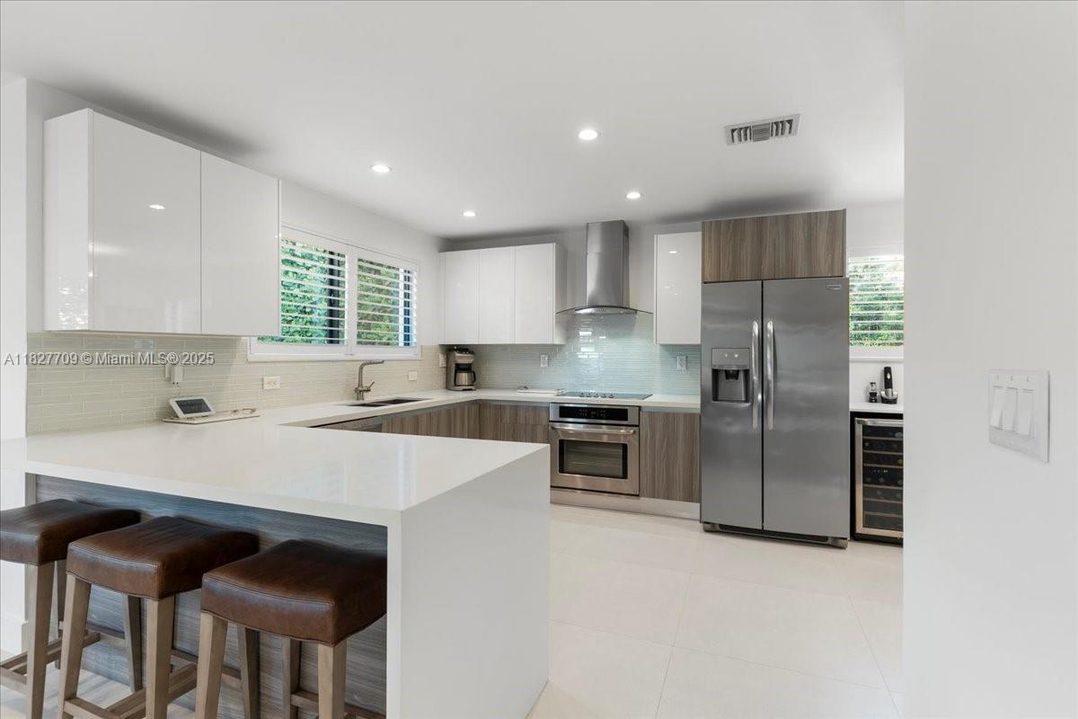 2180 Alamanda Dr North Miami, FL 33181