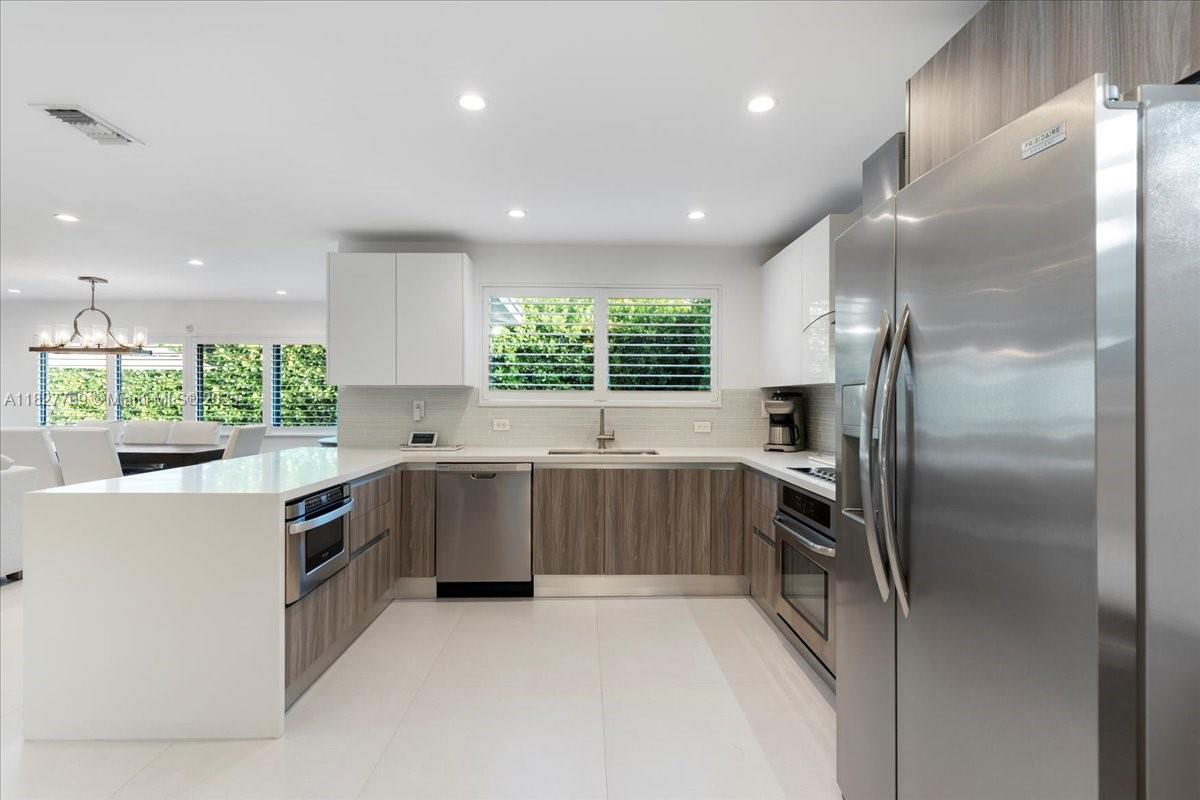 2180 Alamanda Dr North Miami, FL 33181