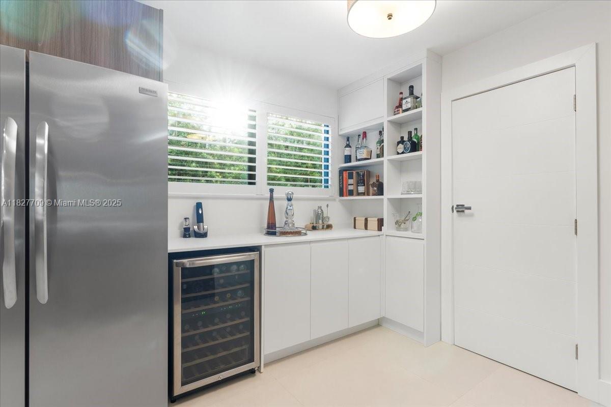 2180 Alamanda Dr North Miami, FL 33181