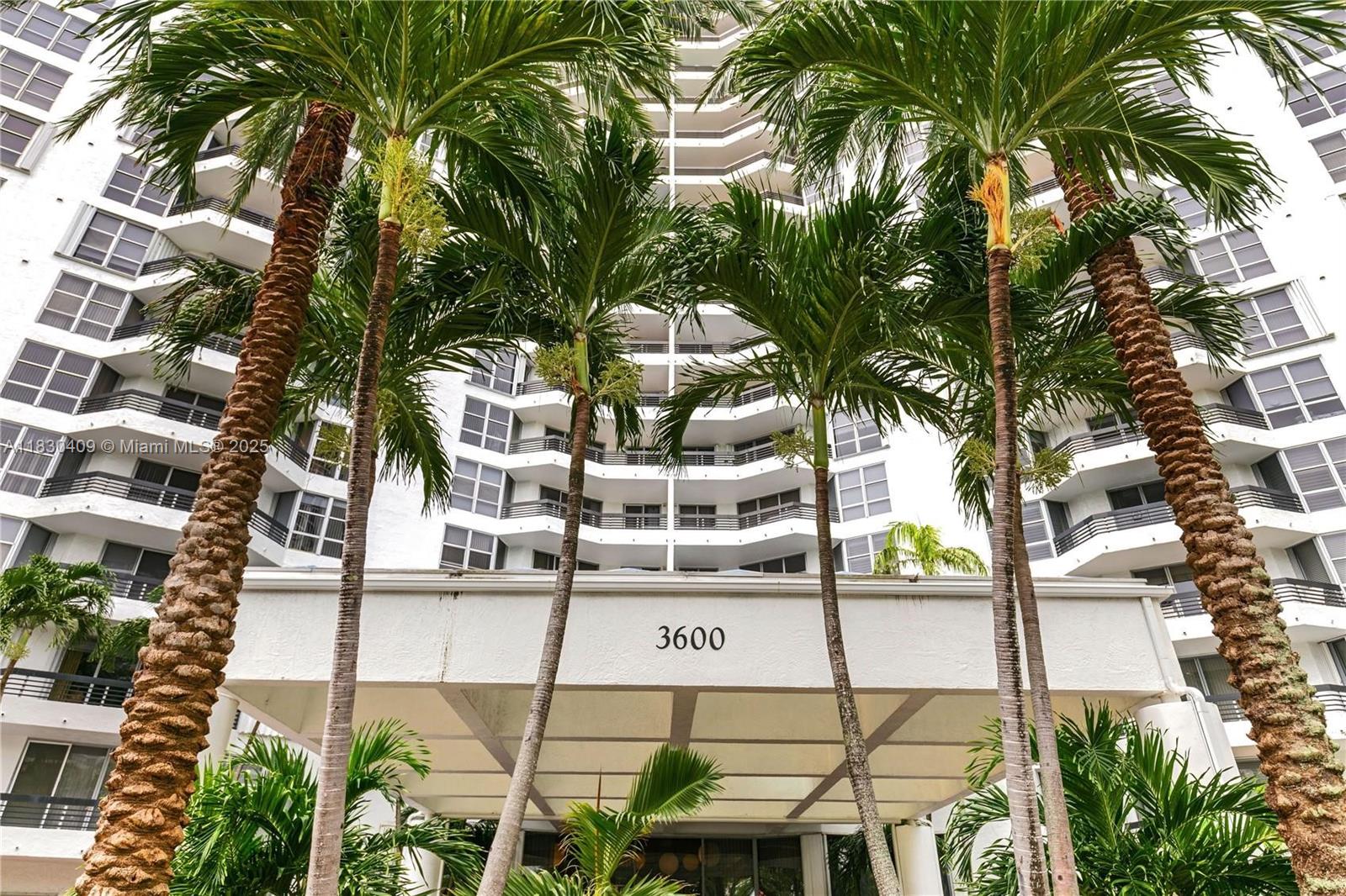 3600 Mystic Pointe Dr #407