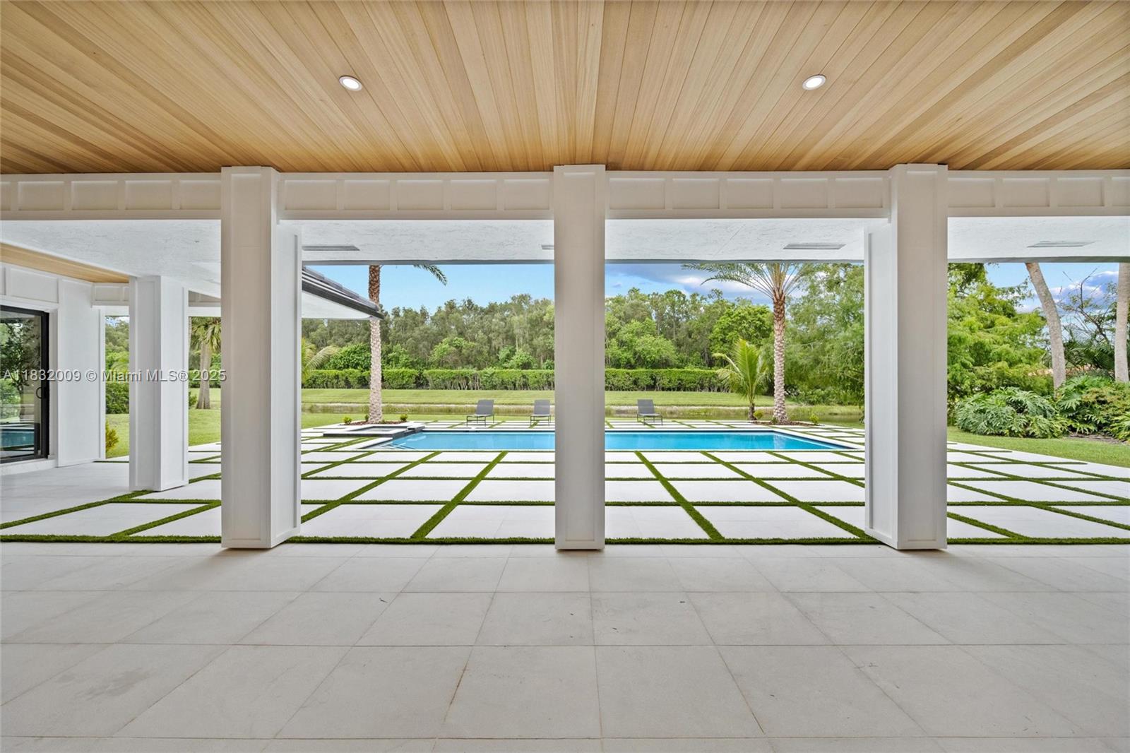 1761 Breakers West Blvd West Palm Beach, FL 33411 1761 Breakers West Blvd West Palm Beach, FL 33411