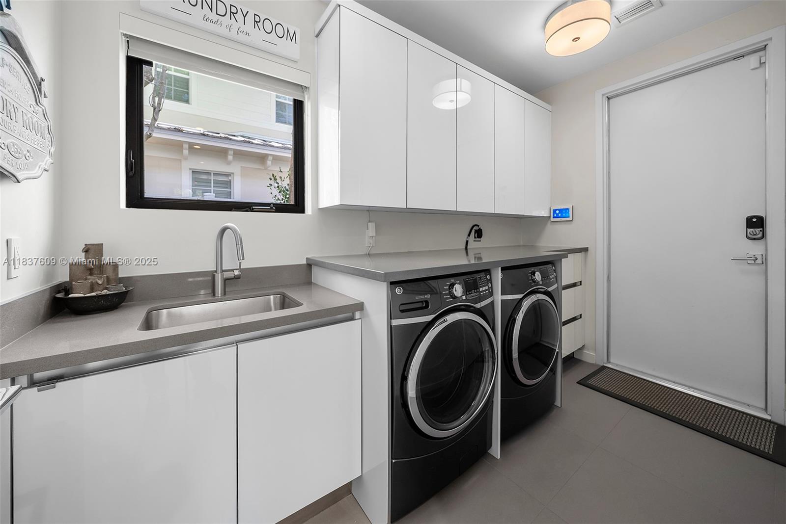 7621 SW 59th Ct South Miami, FL 33143