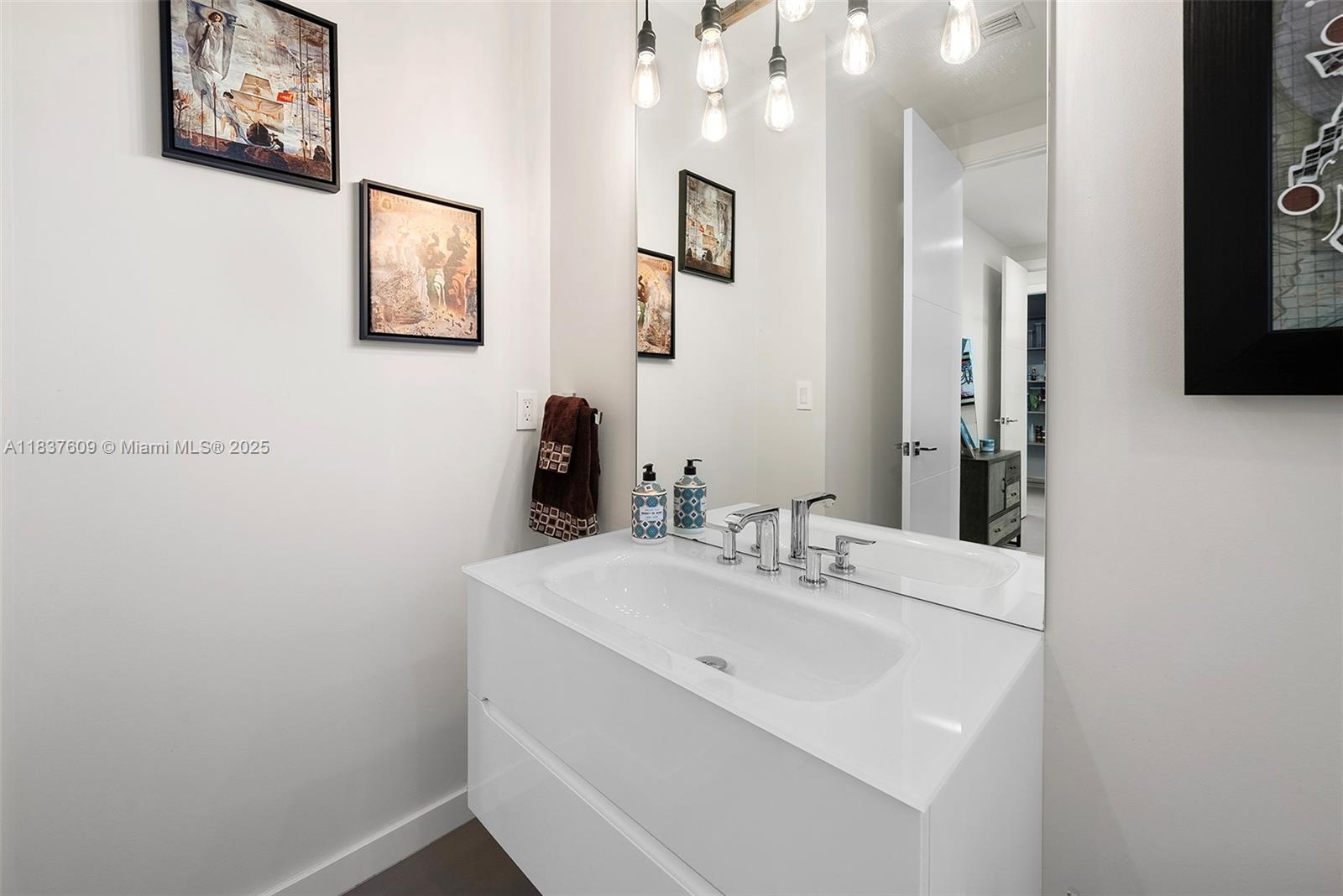 7621 SW 59th Ct South Miami, FL 33143