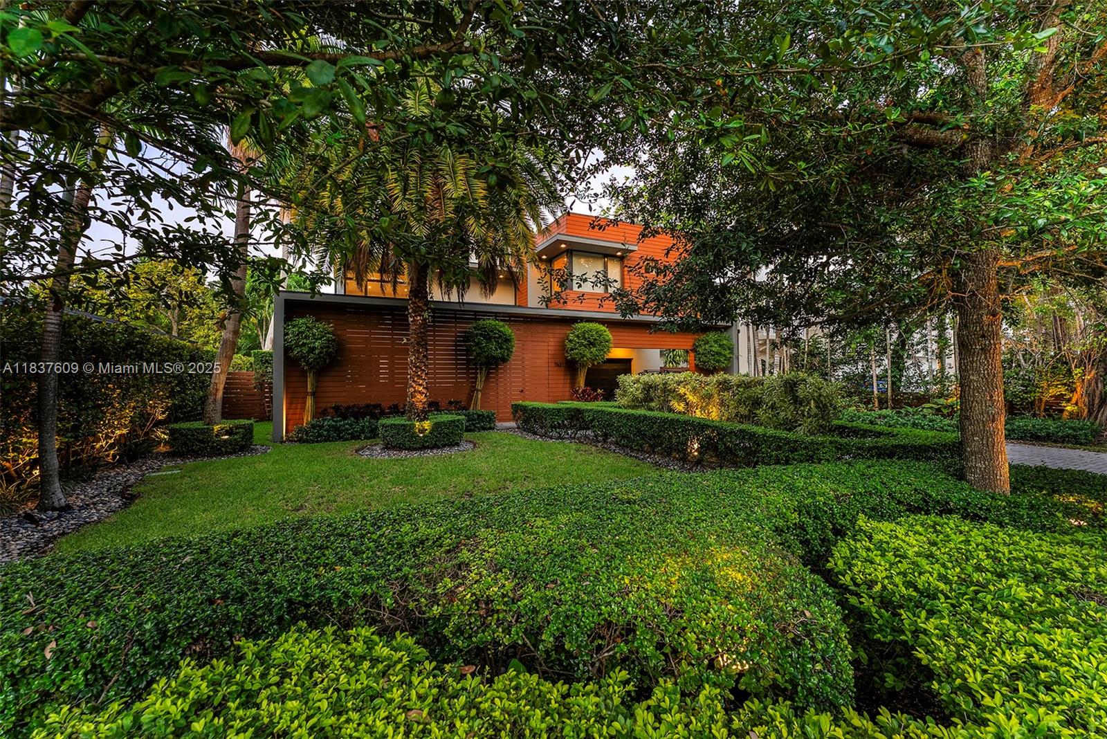 7621 SW 59th Ct South Miami, FL 33143