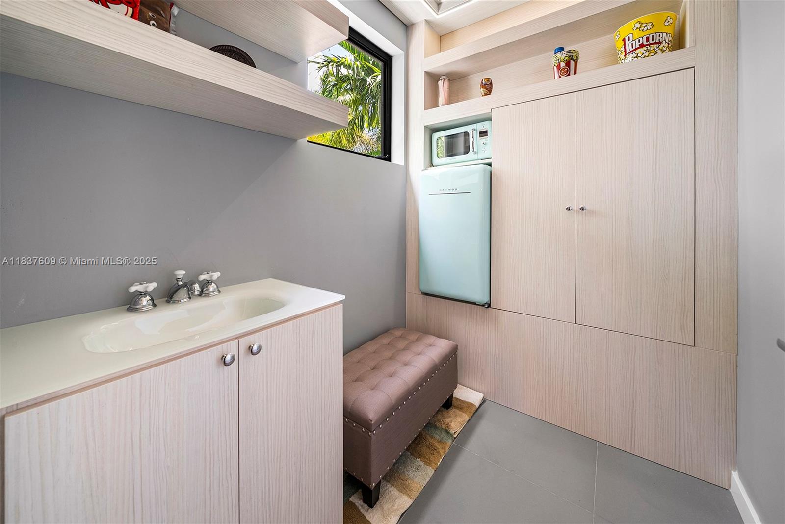 7621 SW 59th Ct South Miami, FL 33143