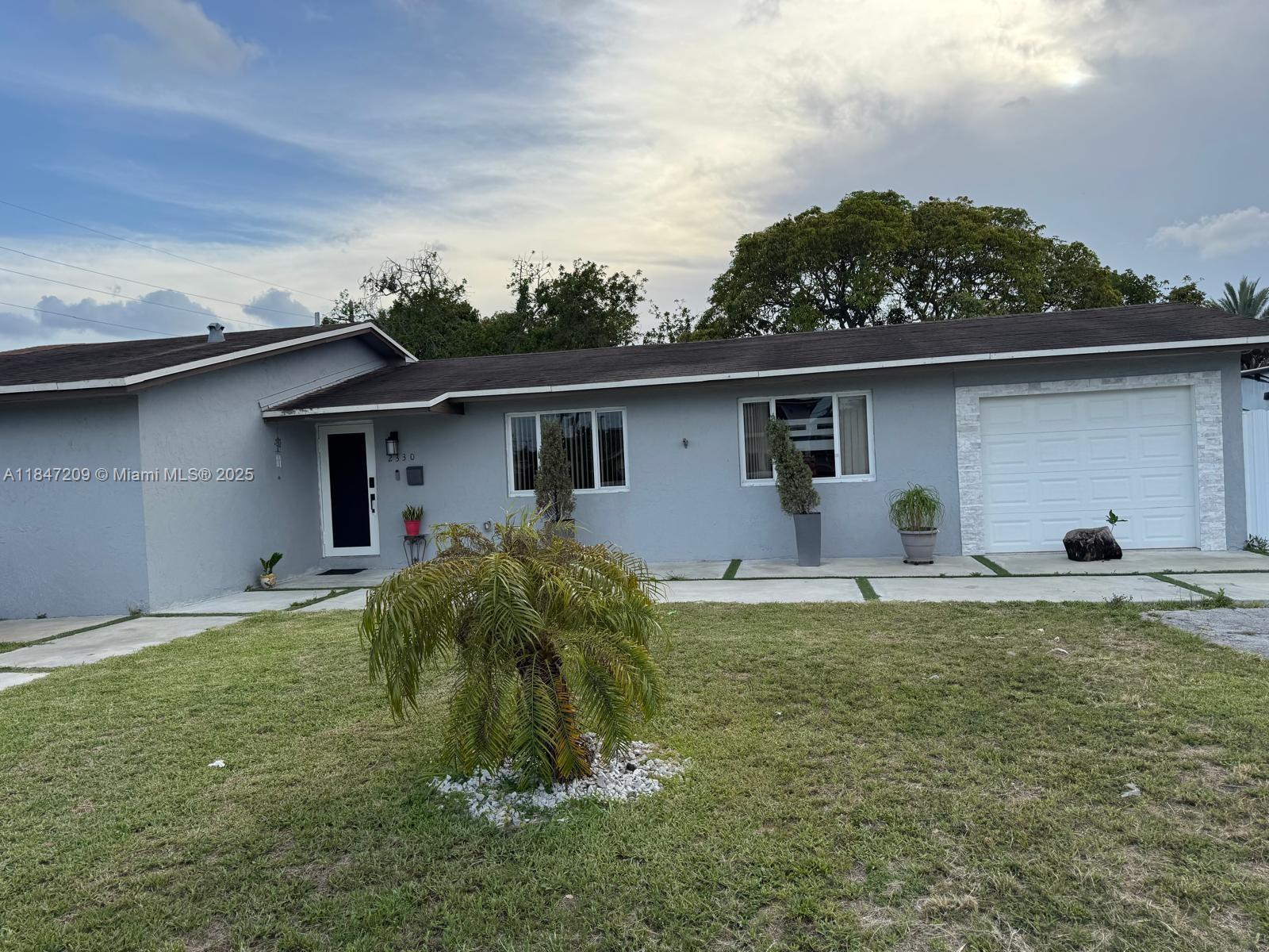 2330 W 6th Ct