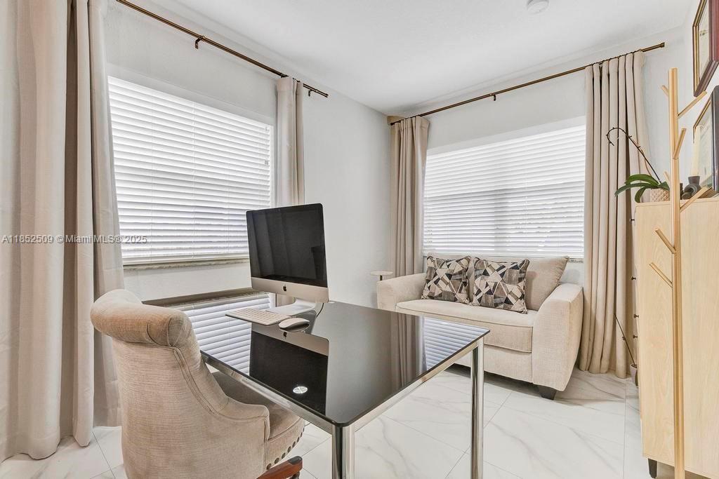 6470 SW 27th St,Miami, FL 33155