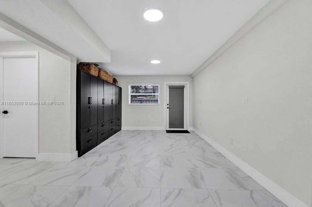 6470 SW 27th St,Miami, FL 33155