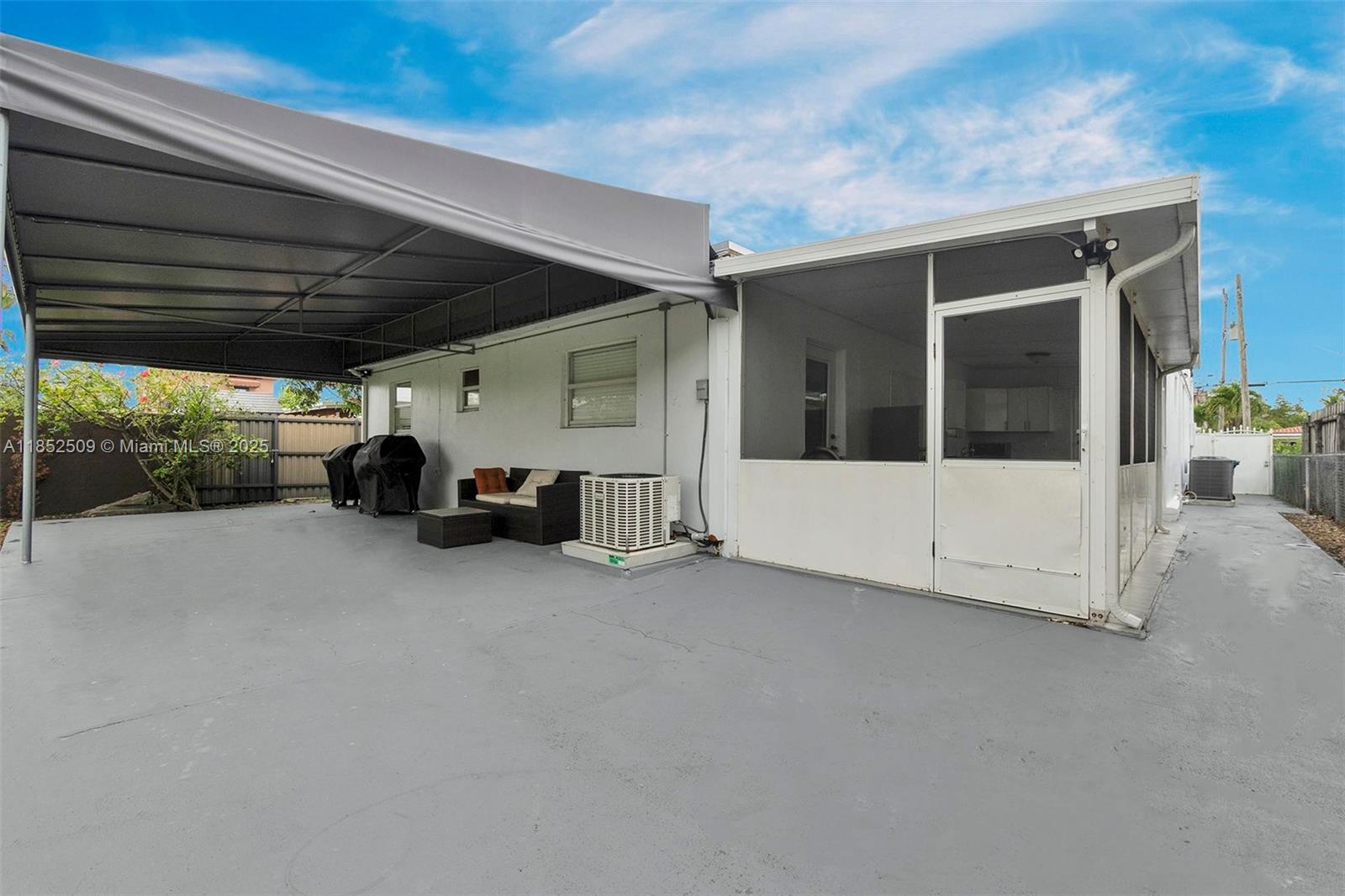 6470 SW 27th St,Miami, FL 33155