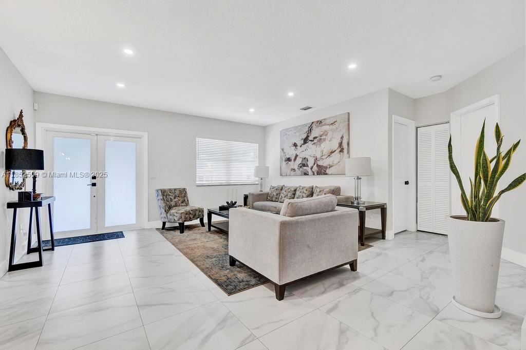 6470 SW 27th St,Miami, FL 33155