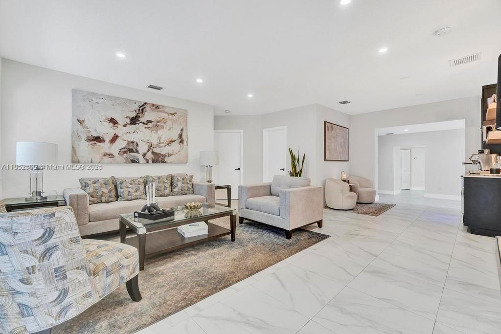 6470 SW 27th St,Miami, FL 33155