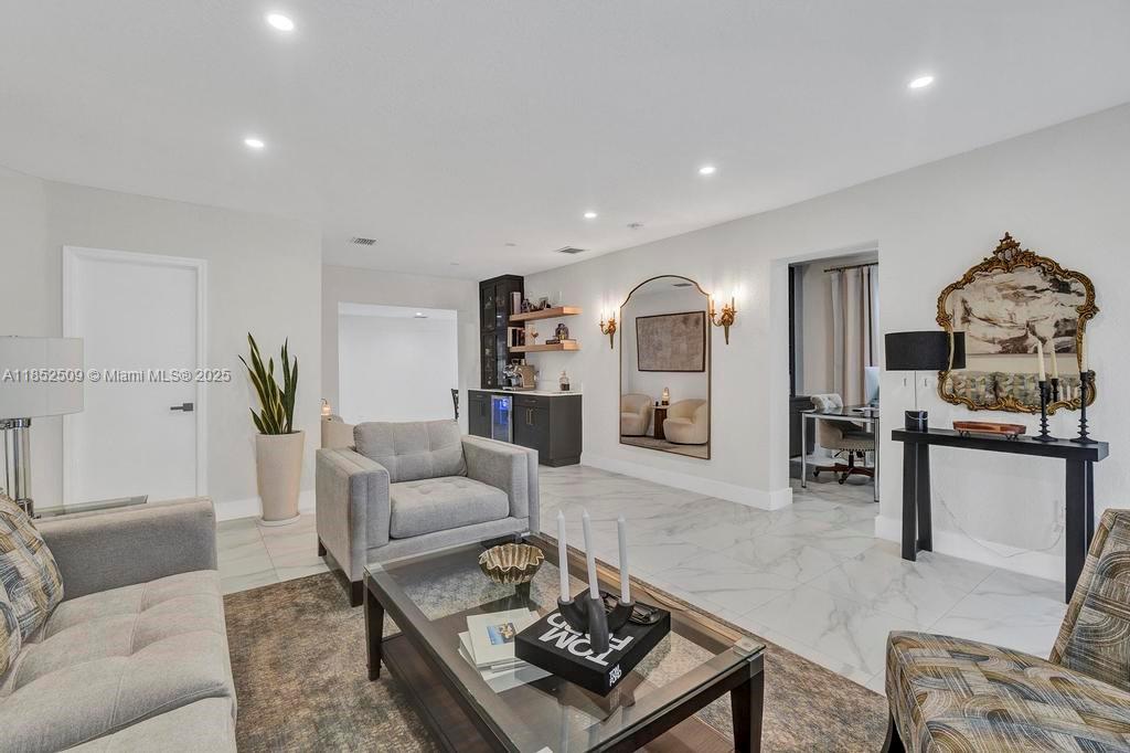 6470 SW 27th St,Miami, FL 33155