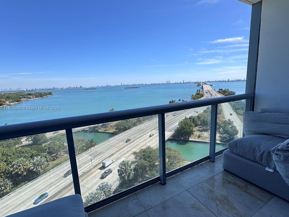 image Blue Condo18