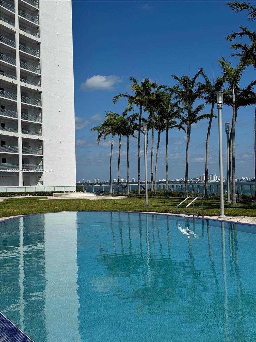 image Blue Condo20