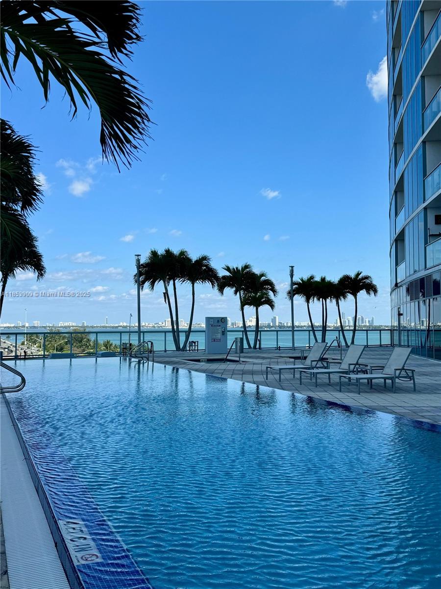 image Blue Condo28