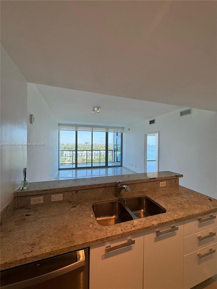 image Blue Condo2