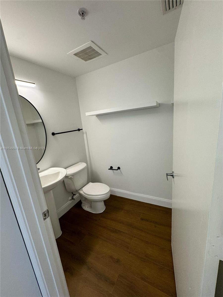 image Blue Condo6