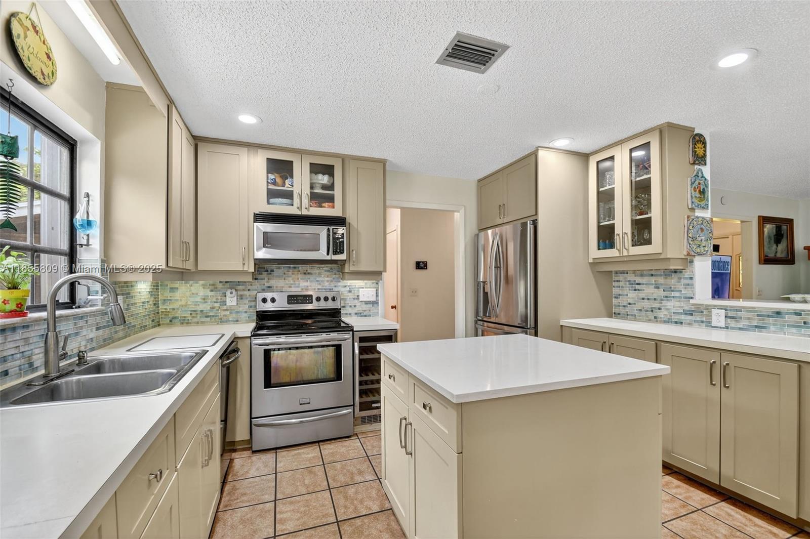 9435 El Paso Dr Lake Worth, FL 33467