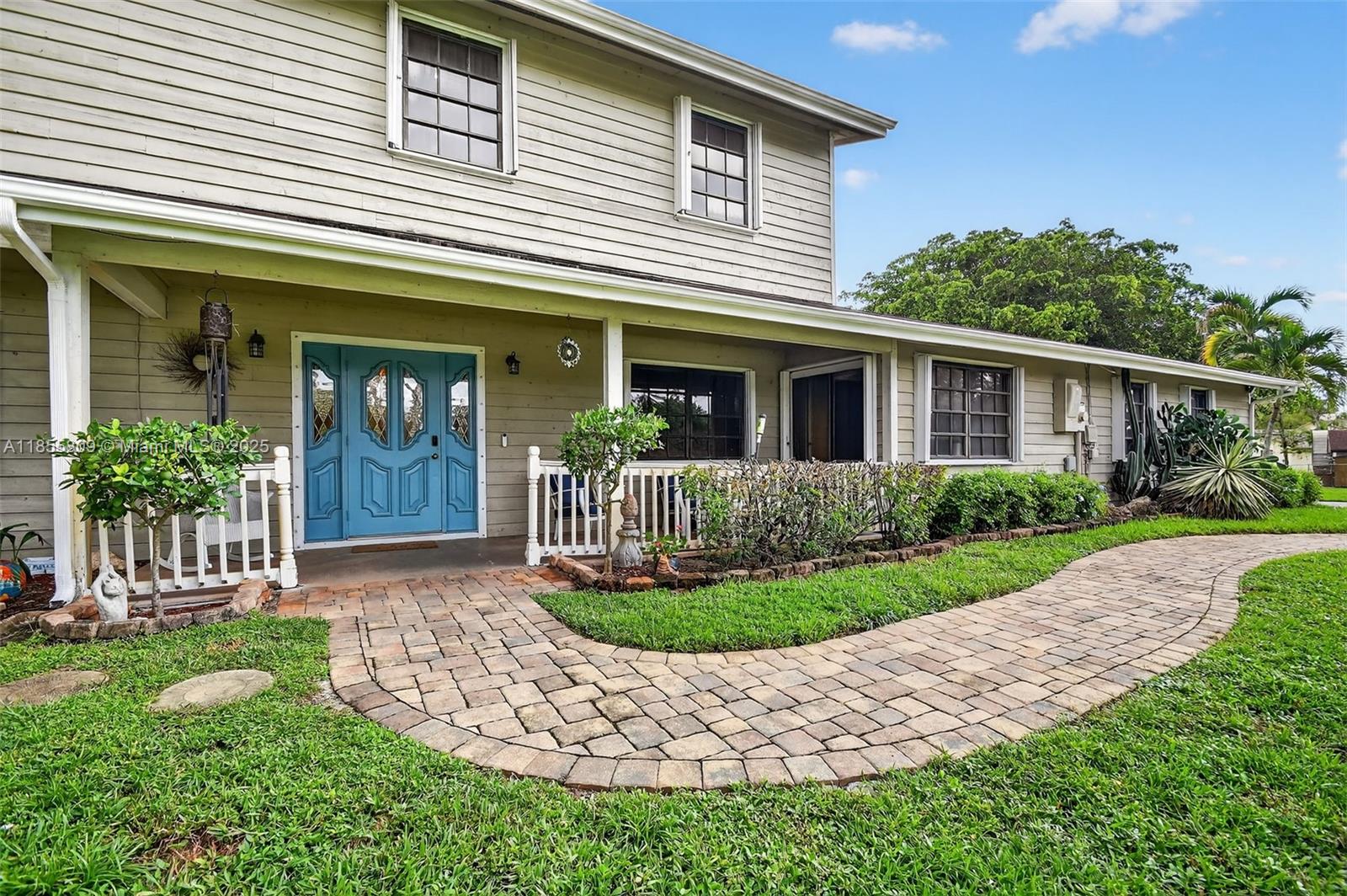 9435 El Paso Dr Lake Worth, FL 33467