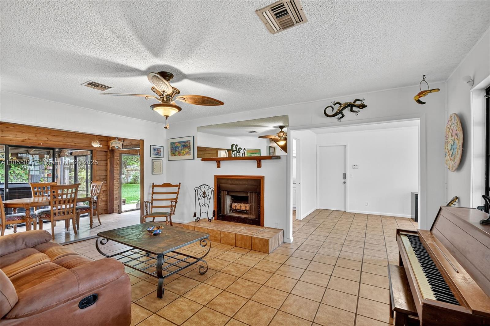 9435 El Paso Dr Lake Worth, FL 33467