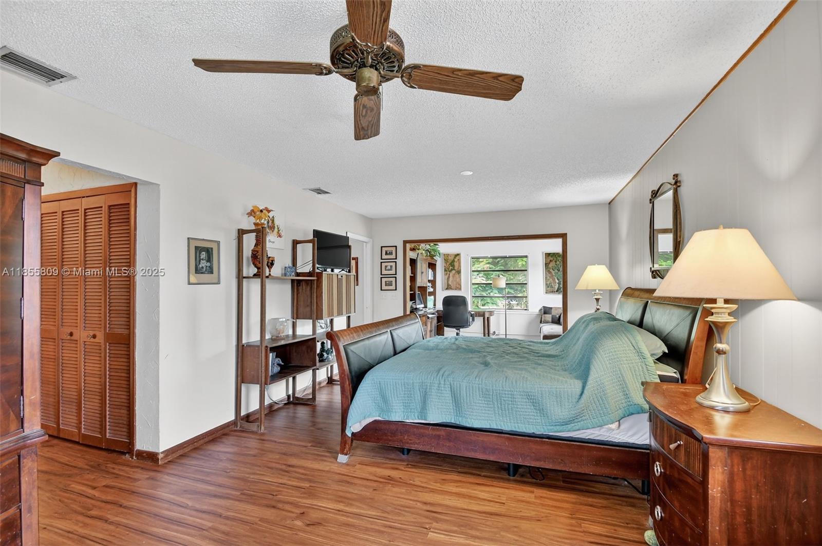 9435 El Paso Dr Lake Worth, FL 33467