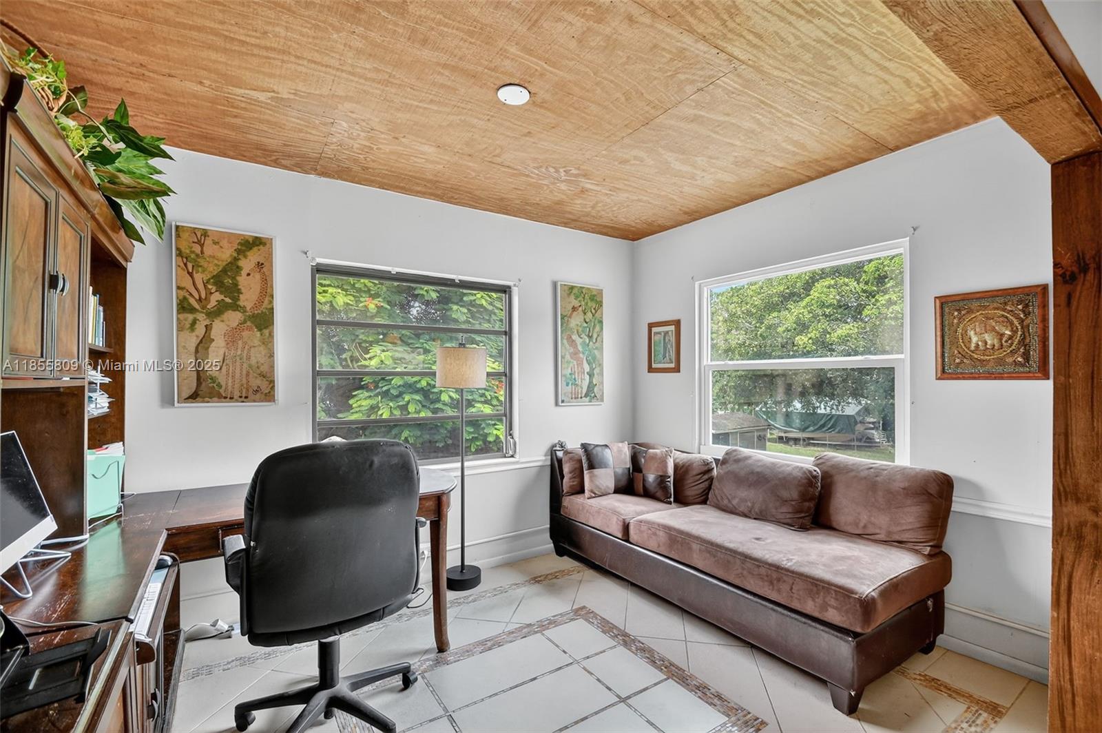 9435 El Paso Dr Lake Worth, FL 33467