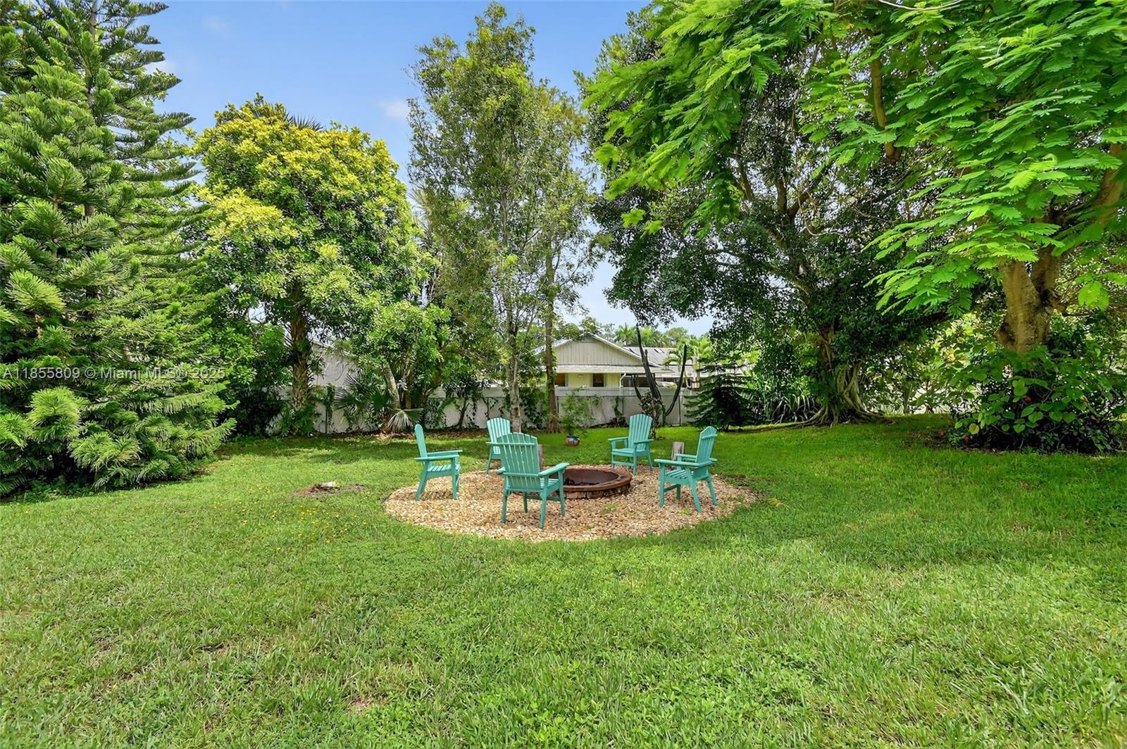 9435 El Paso Dr Lake Worth, FL 33467