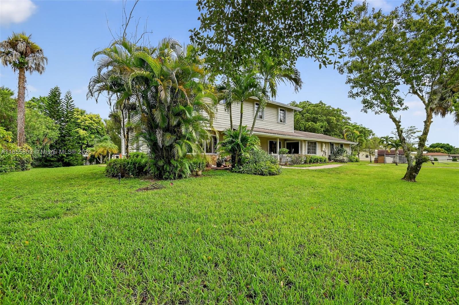 9435 El Paso Dr Lake Worth, FL 33467