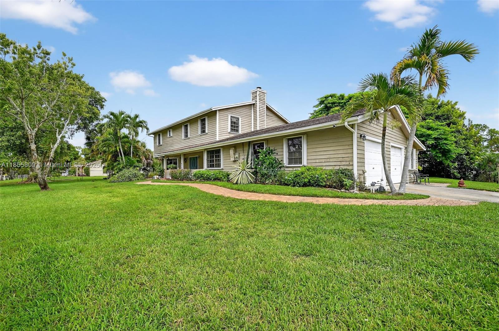 9435 El Paso Dr Lake Worth, FL 33467