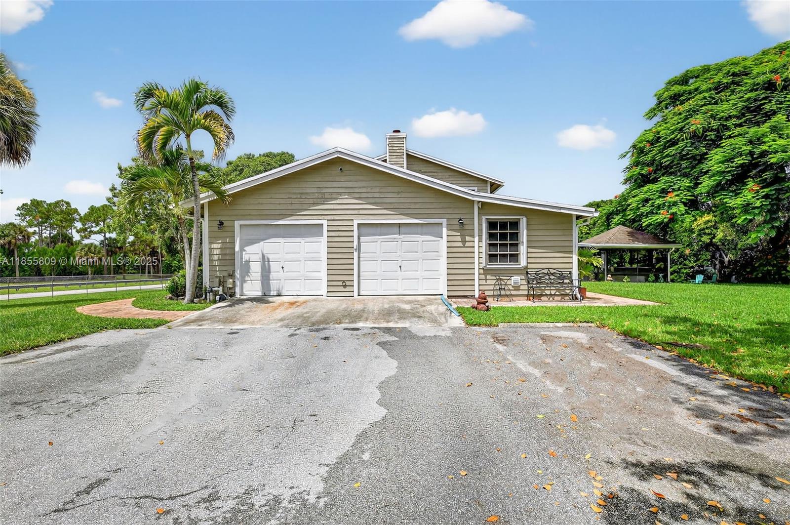 9435 El Paso Dr Lake Worth, FL 33467