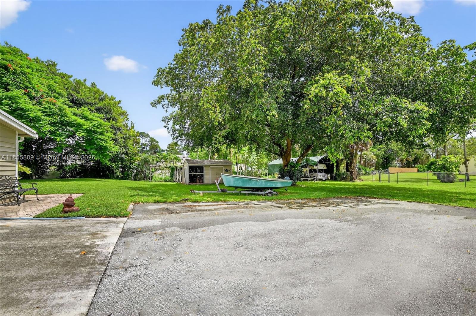 9435 El Paso Dr Lake Worth, FL 33467