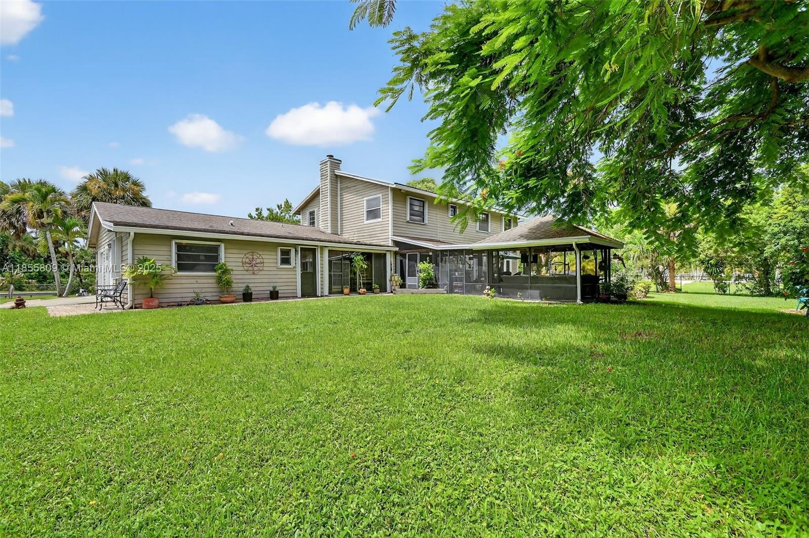 9435 El Paso Dr Lake Worth, FL 33467