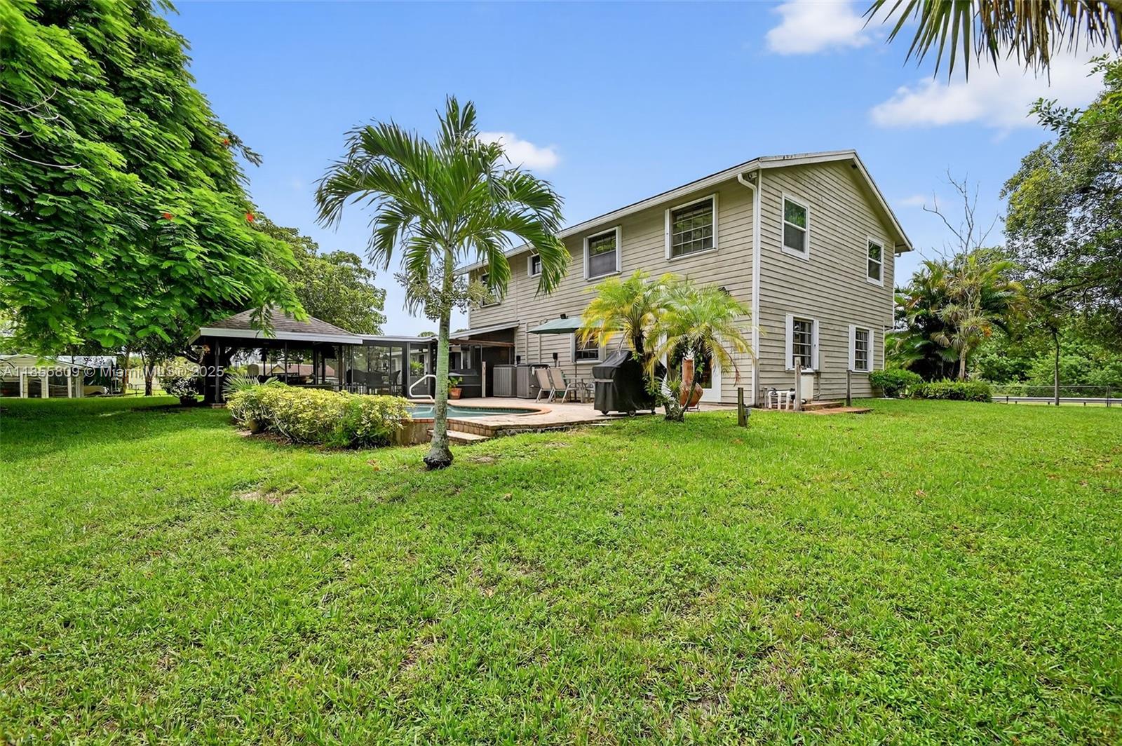 9435 El Paso Dr Lake Worth, FL 33467