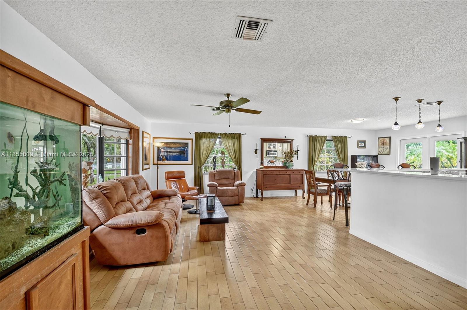 9435 El Paso Dr Lake Worth, FL 33467