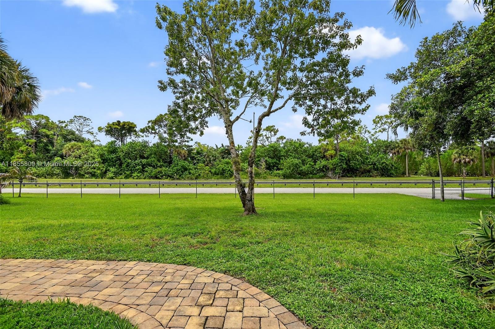 9435 El Paso Dr Lake Worth, FL 33467