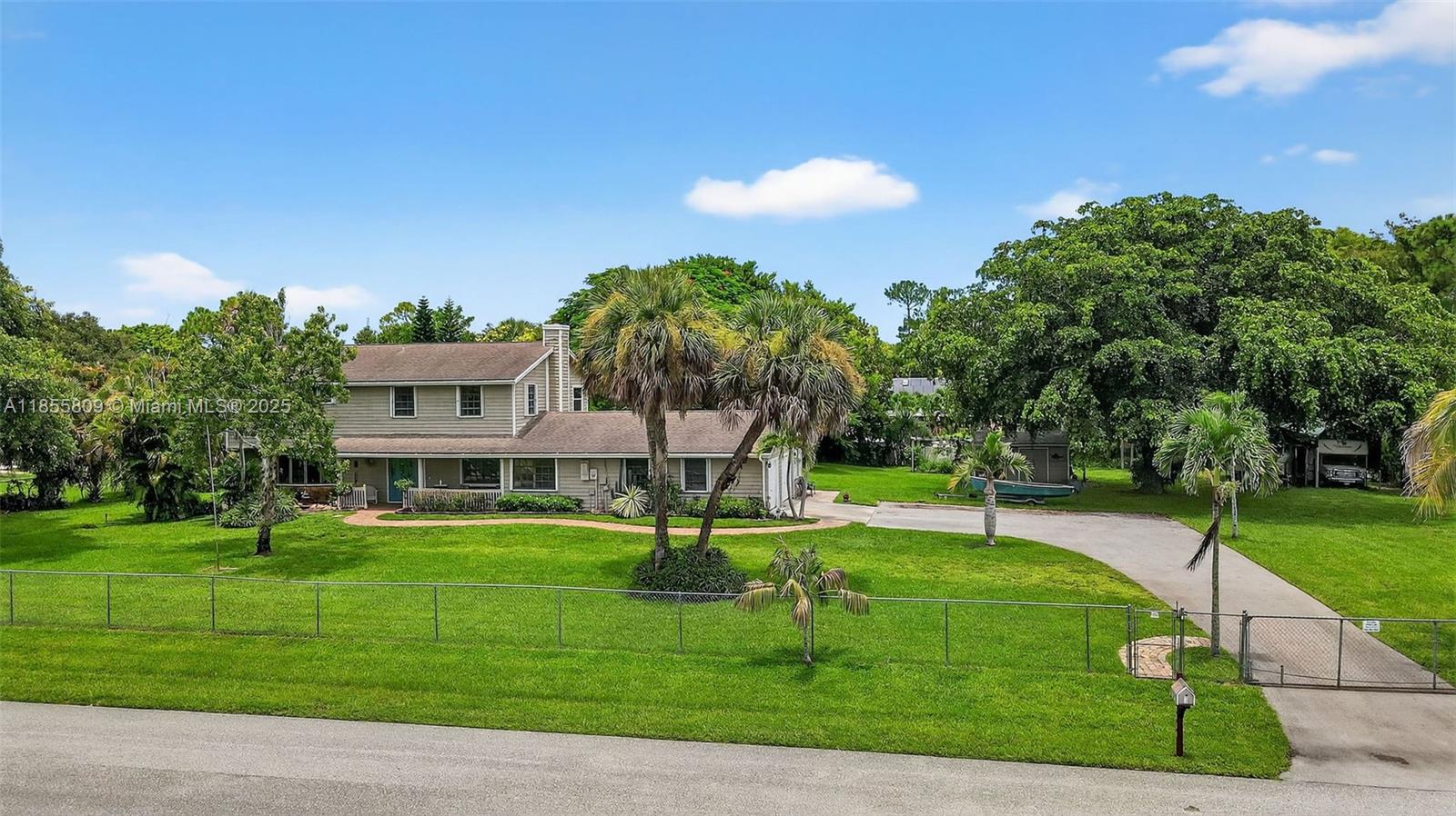 9435 El Paso Dr Lake Worth, FL 33467