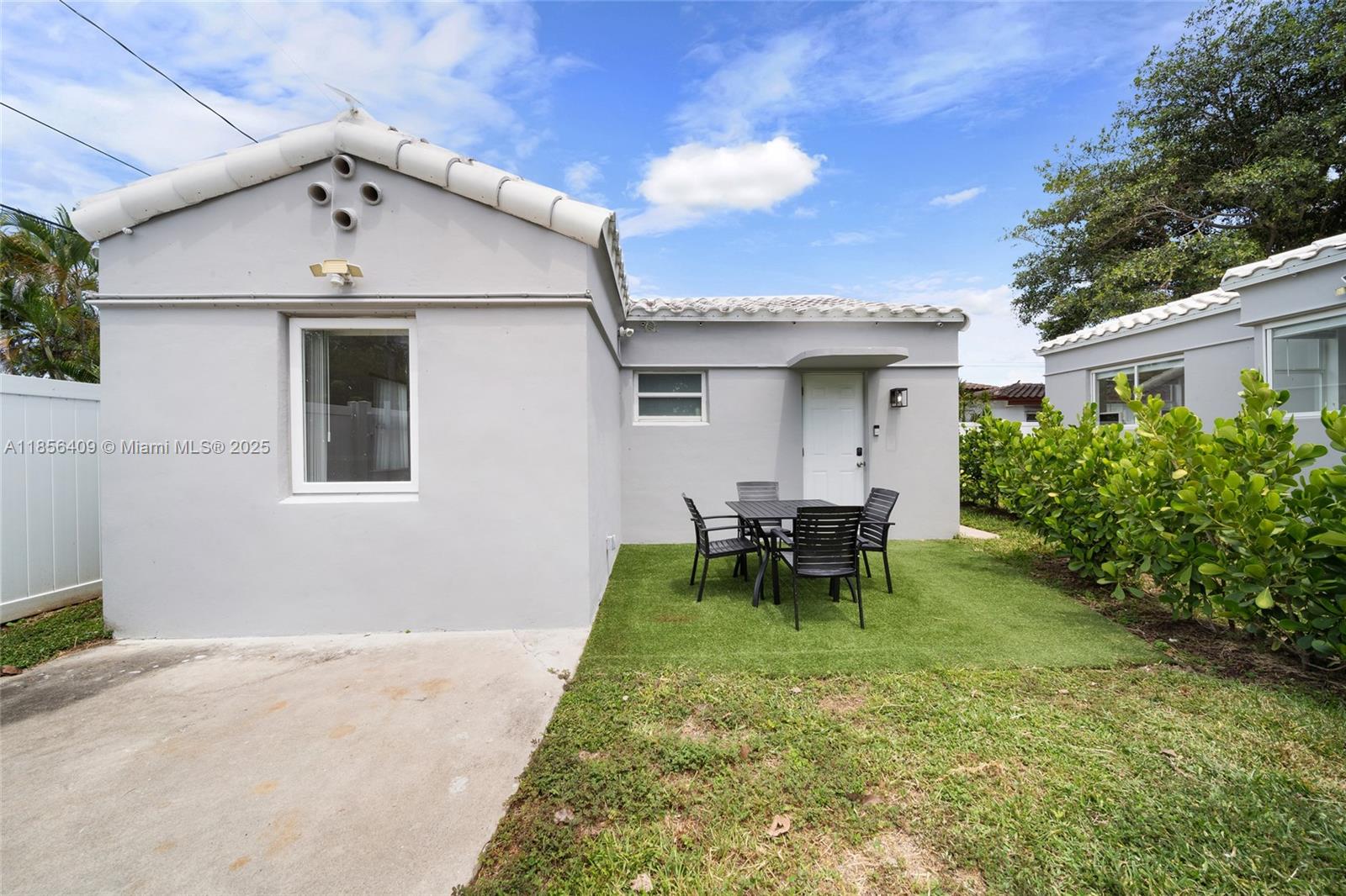 1625 Hollywood Blvd #2