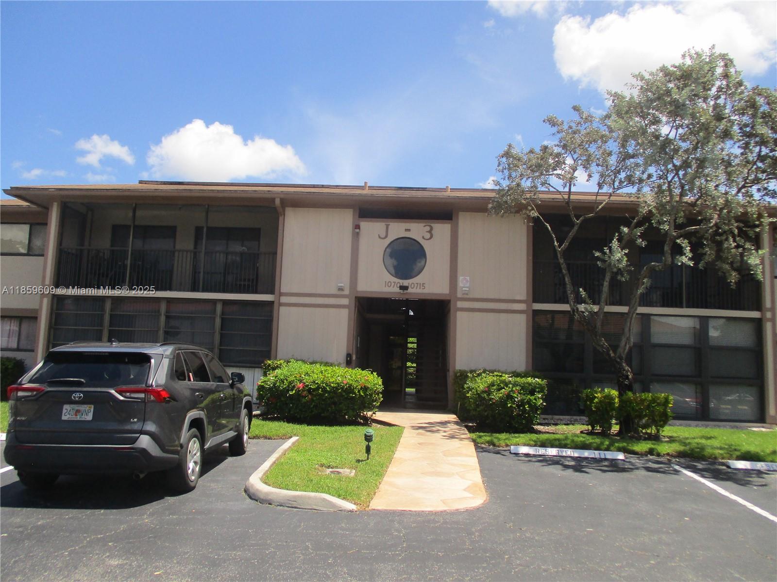 10715 W Clairmont Cir #212