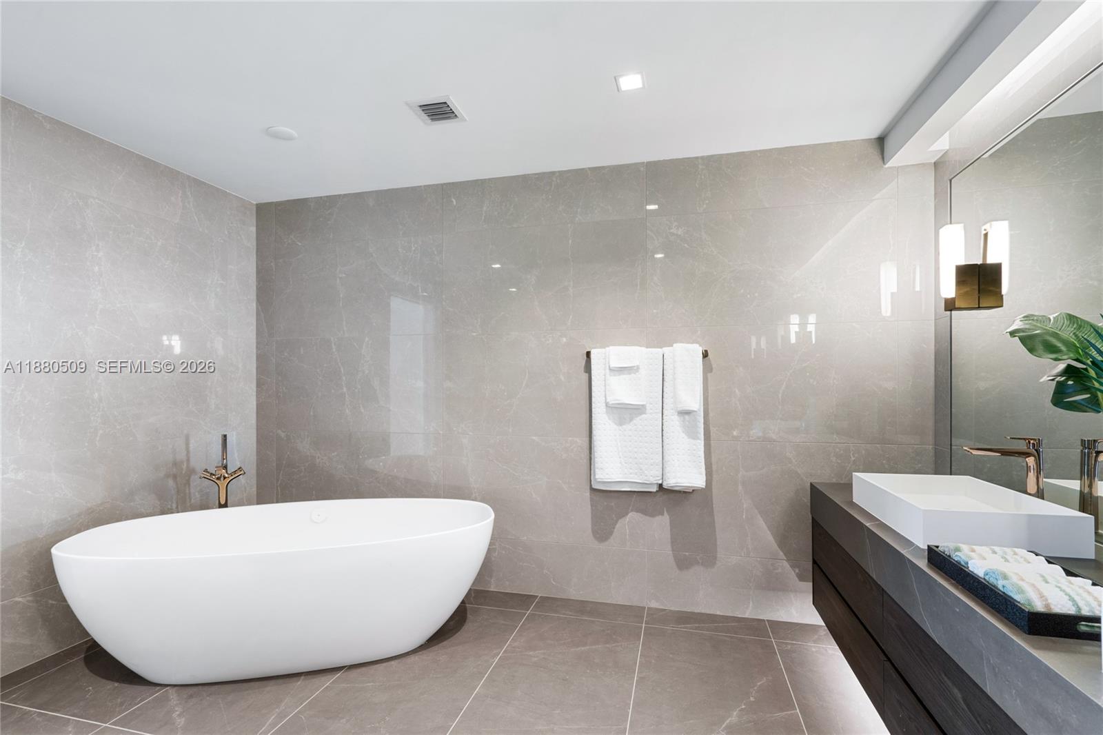 1116 N Ocean Blvd #1404 Pompano Beach, FL 33062