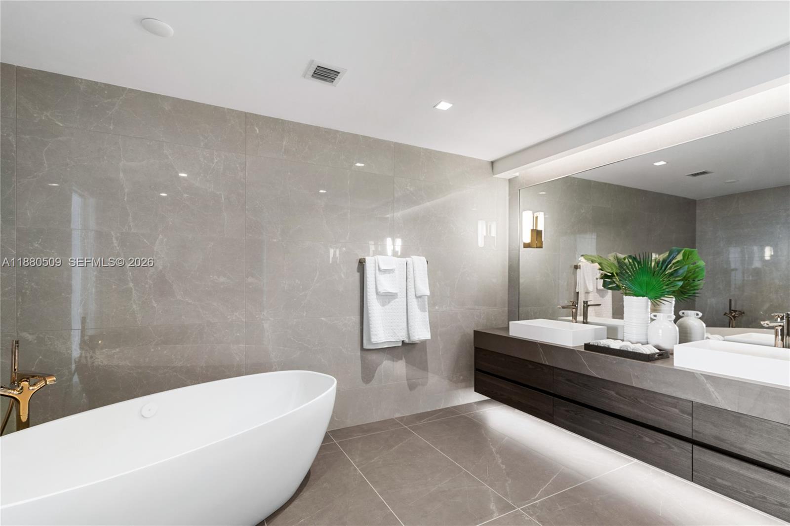 1116 N Ocean Blvd #1404 Pompano Beach, FL 33062