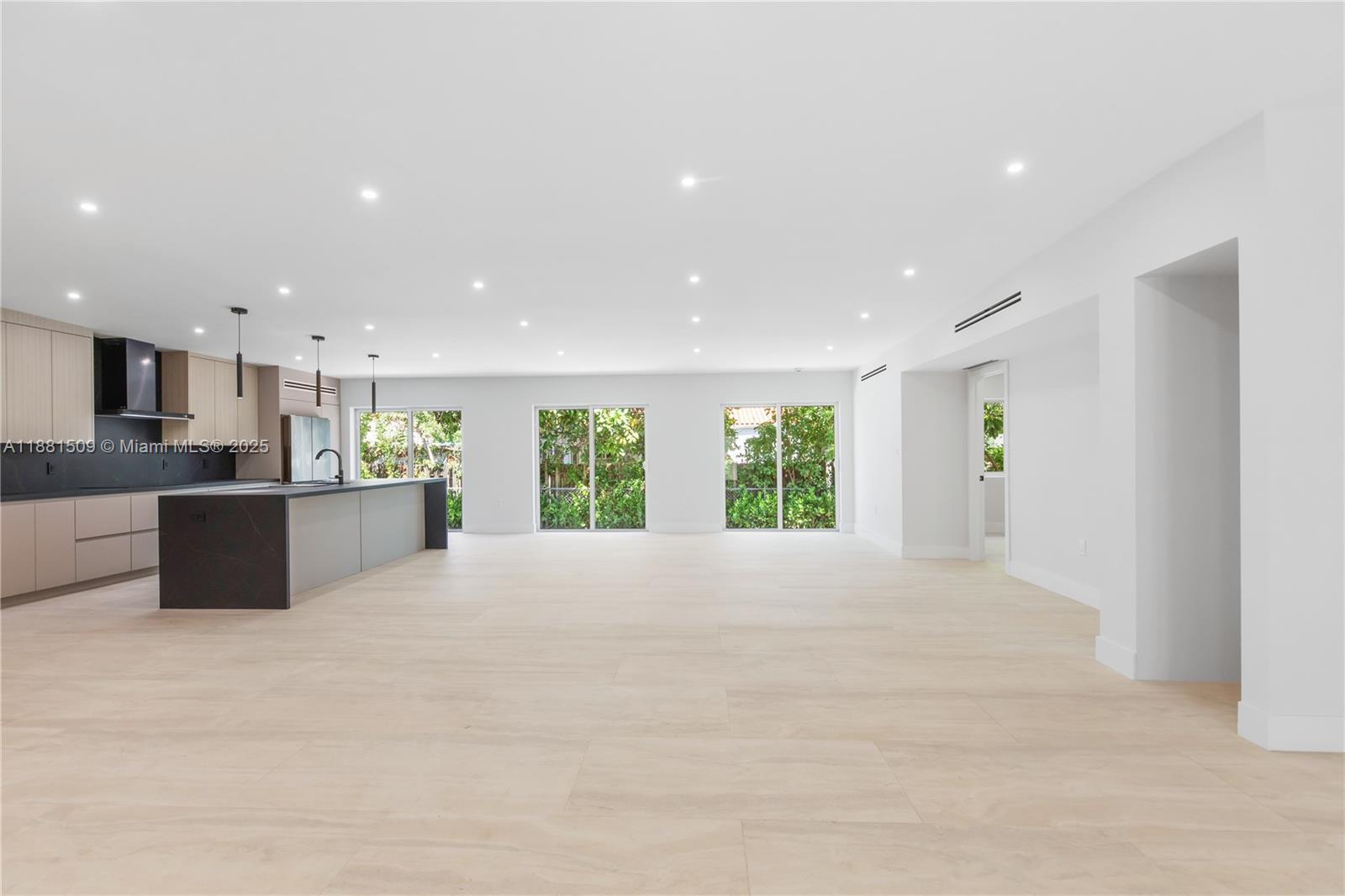 2251 SW 20th St Miami, FL 33145